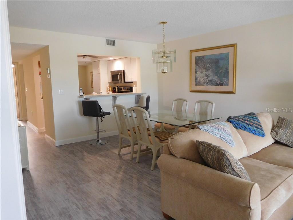 Image 7 of 37 For 9300 Clubside Circle 1109