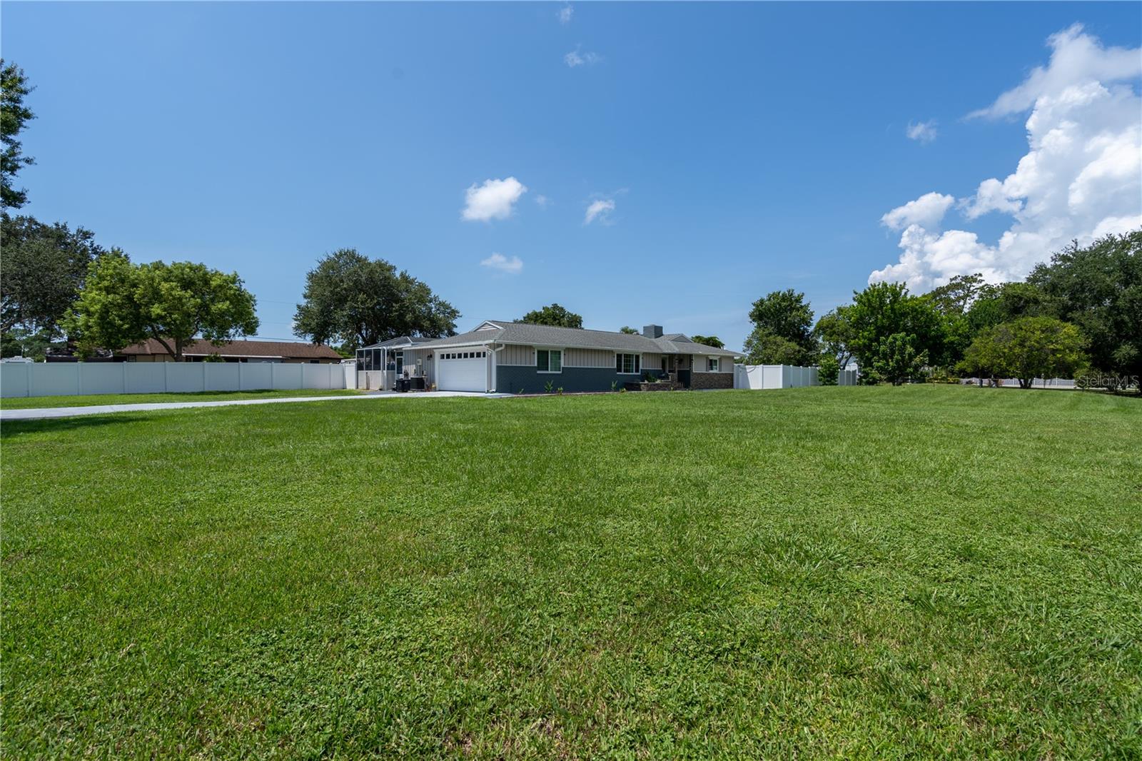 Listing photo id 1 for 2140 Pinehurst Street