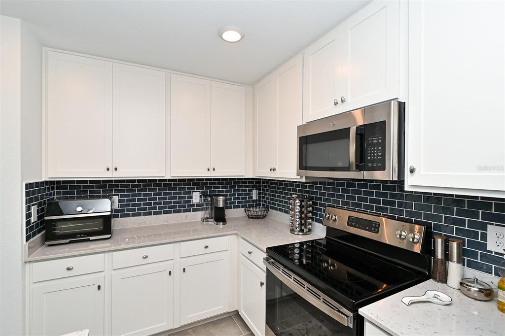 Image 9 of 40 For 18028 Gawthrop  208