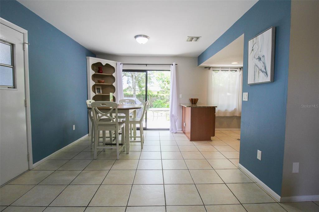 Listing photo id 9 for 1116 Royal Road