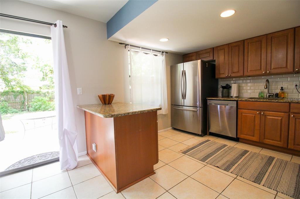 Listing photo id 12 for 1116 Royal Road
