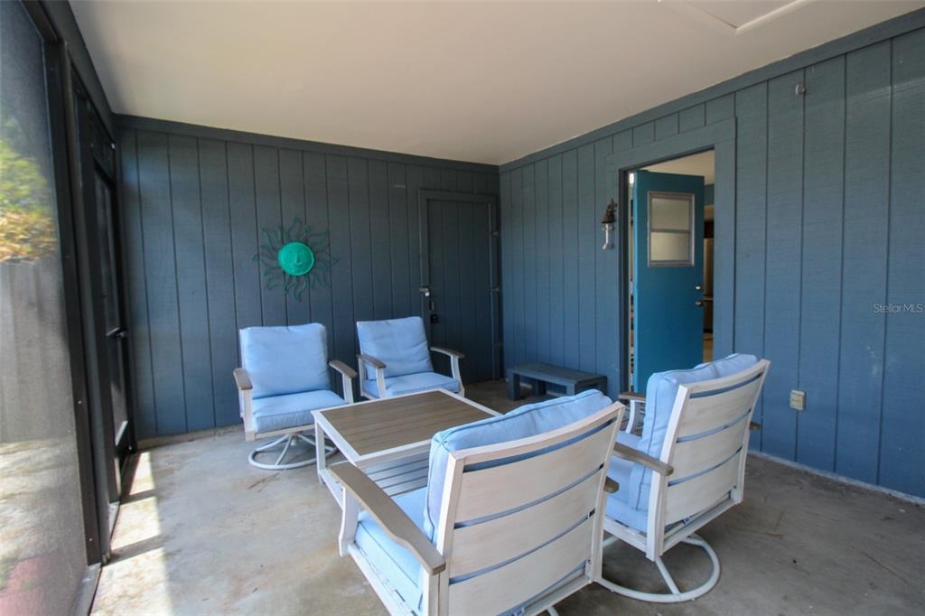 Listing photo id 15 for 1116 Royal Road
