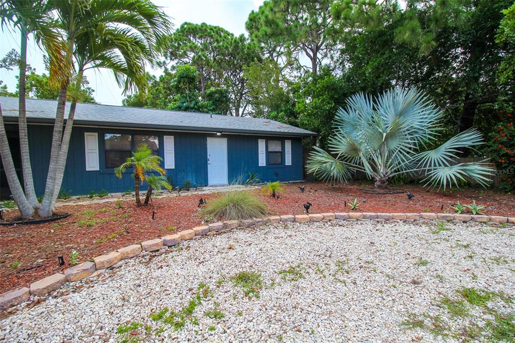 Listing photo id 0 for 1116 Royal Road