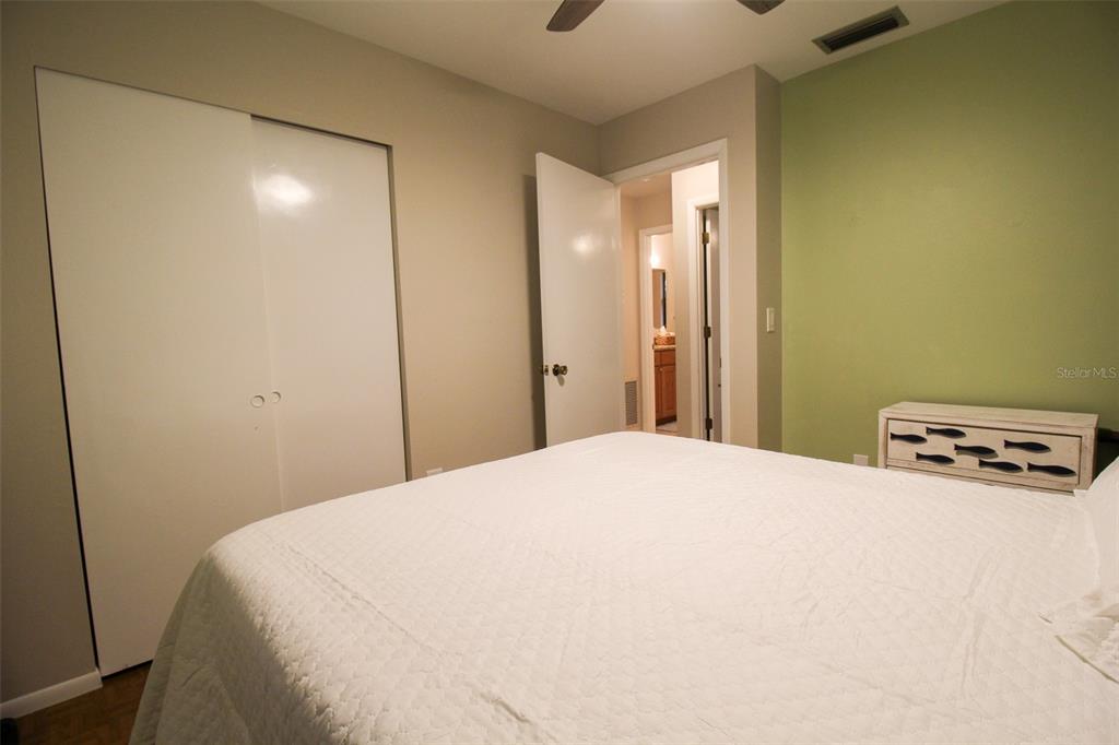 Listing photo id 23 for 1116 Royal Road