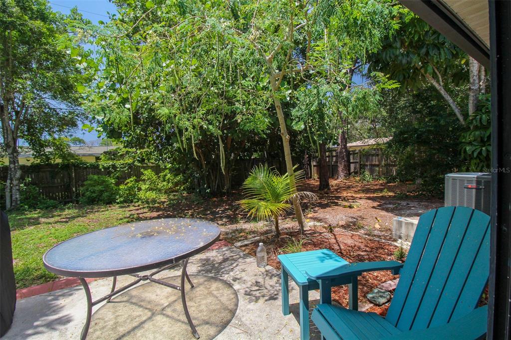 Listing photo id 2 for 1116 Royal Road