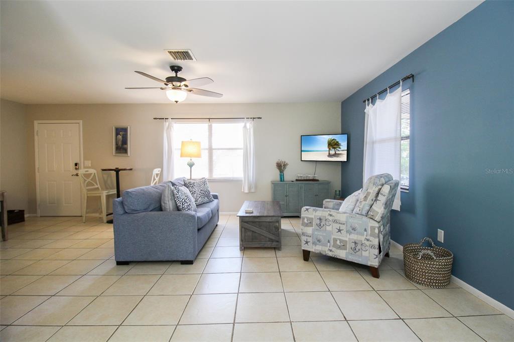 Listing photo id 6 for 1116 Royal Road