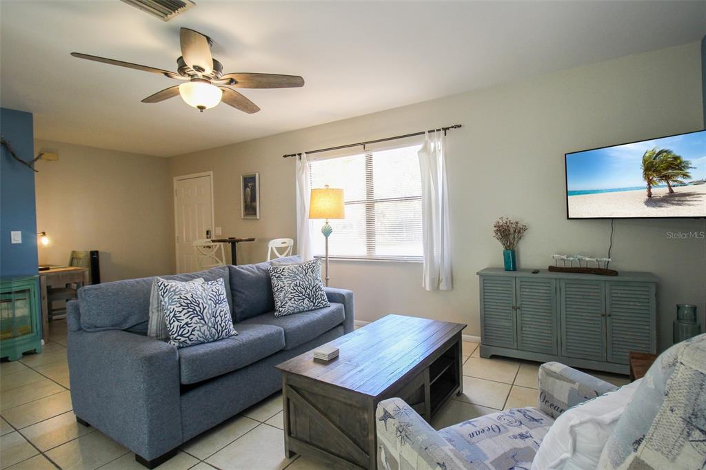 Listing photo id 7 for 1116 Royal Road