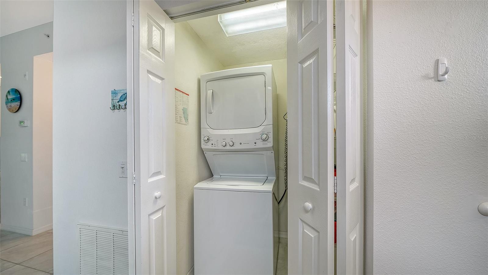 Image 23 of 92 For 8375 Glenrose Way 211