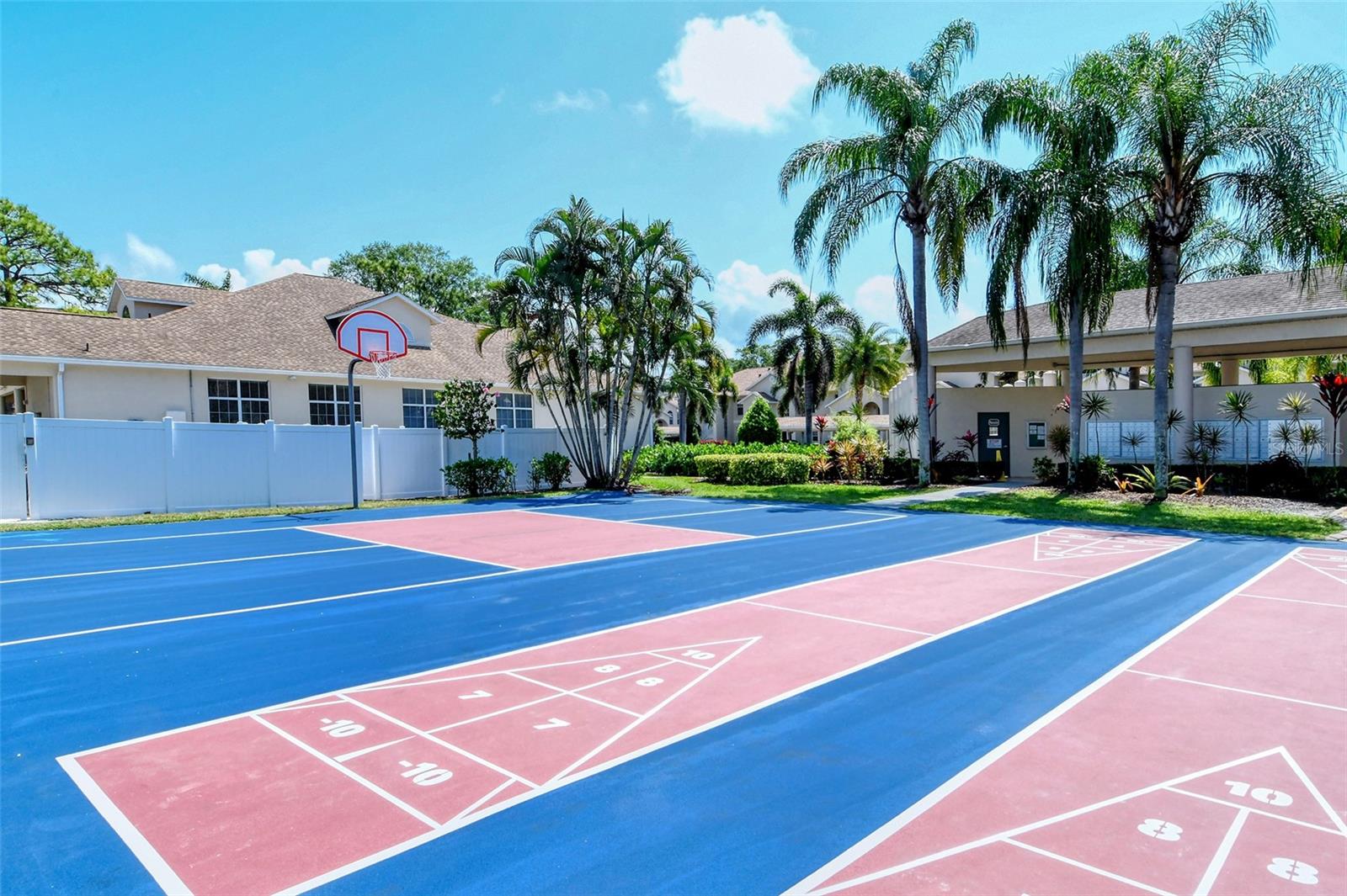 Image 49 of 92 For 8375 Glenrose Way 211