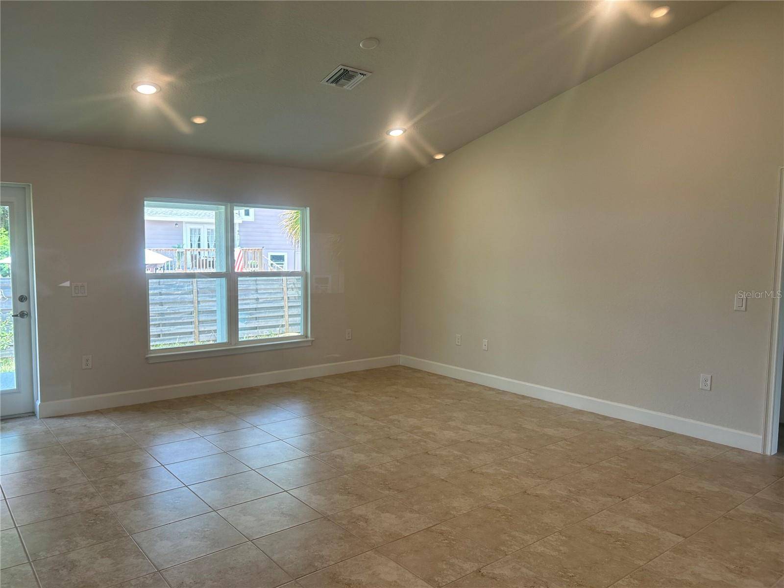 Image 4 of 14 For 1139 Euclid Road