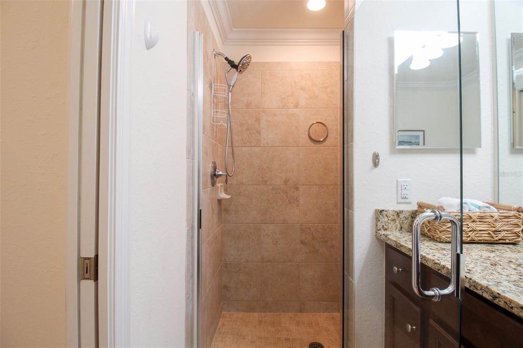 Image 19 of 53 For 16814 Vardon Terrace 102