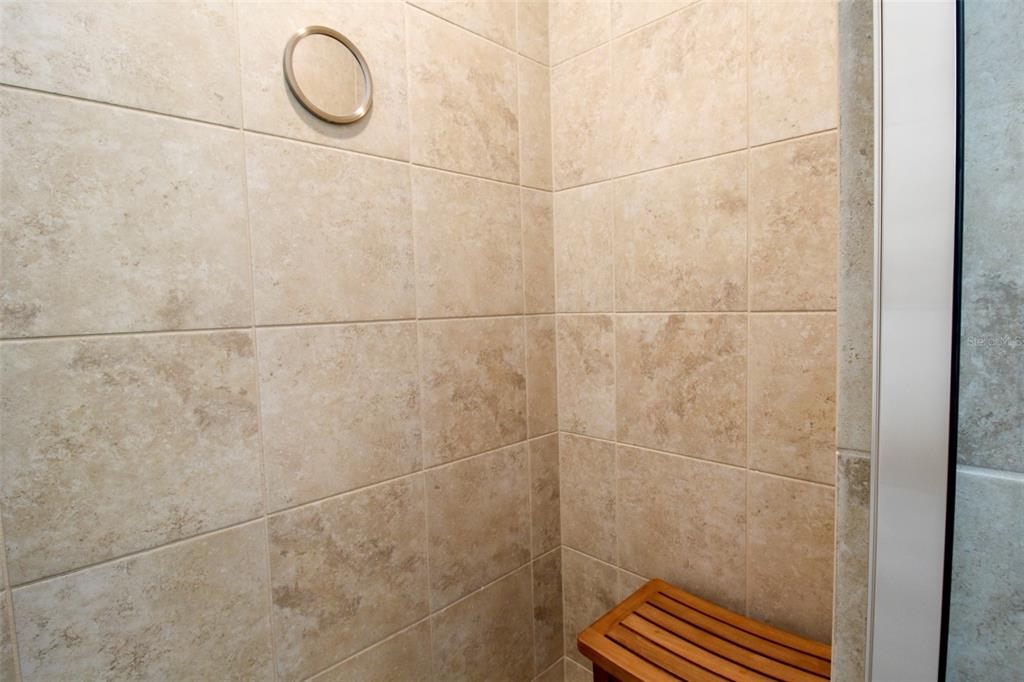 Image 20 of 53 For 16814 Vardon Terrace 102