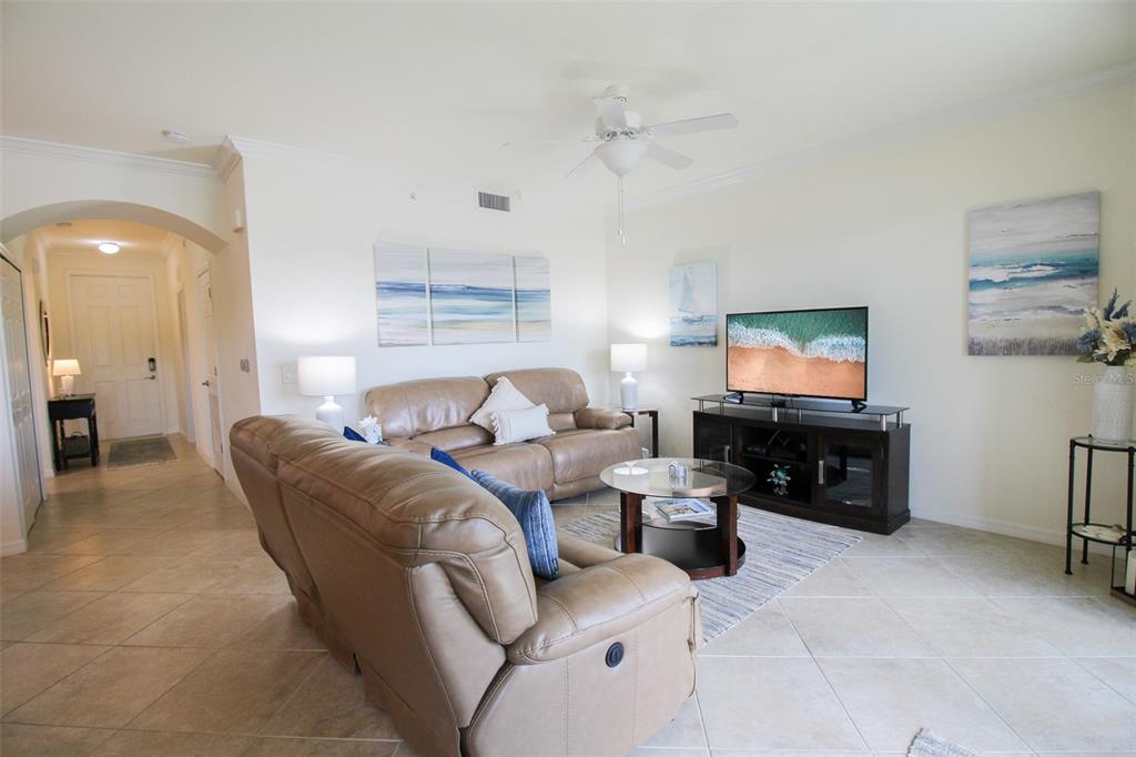 Image 41 of 53 For 16814 Vardon Terrace 102