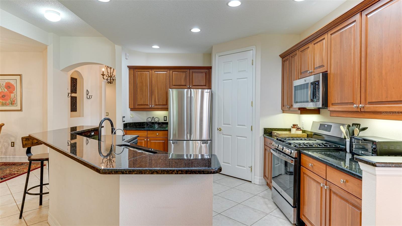 Listing photo id 9 for 9454 Discovery Terrace 101a