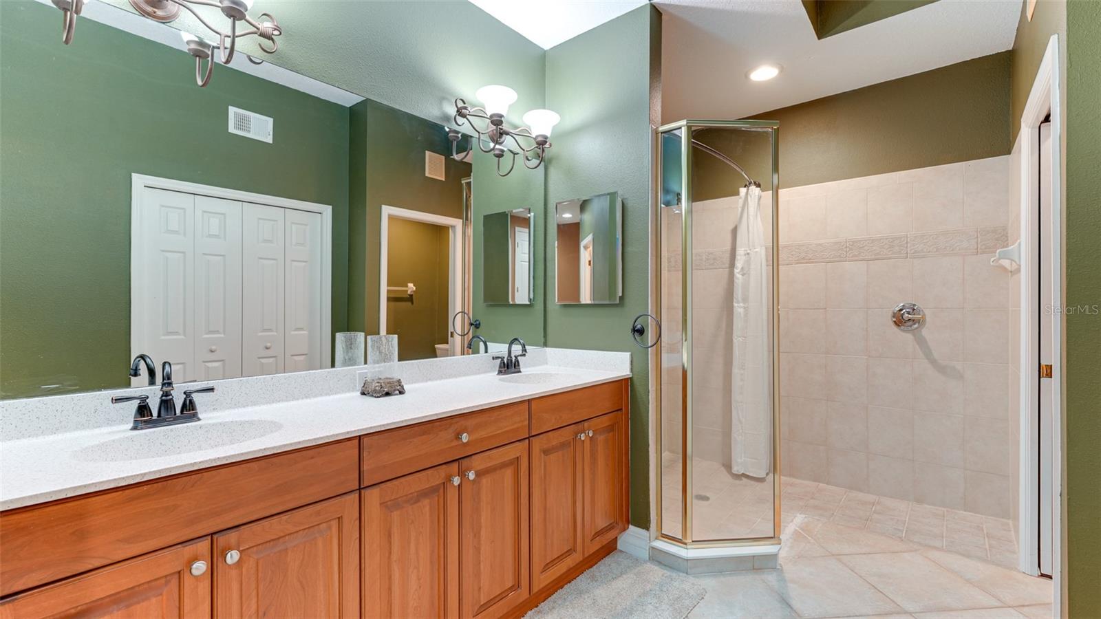 Listing photo id 15 for 9454 Discovery Terrace 101a