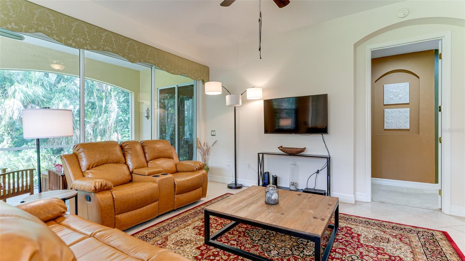 Listing photo id 6 for 9454 Discovery Terrace 101a