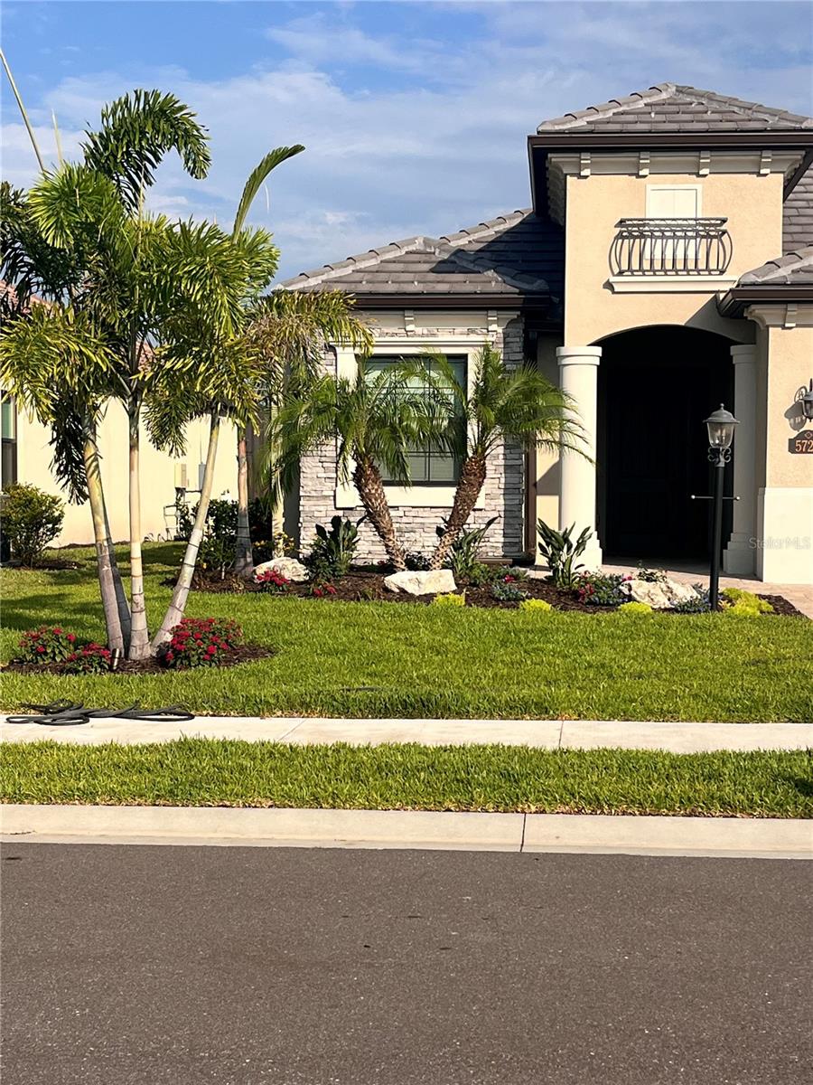 Image 2 of 37 For 5720 Cheech Glen