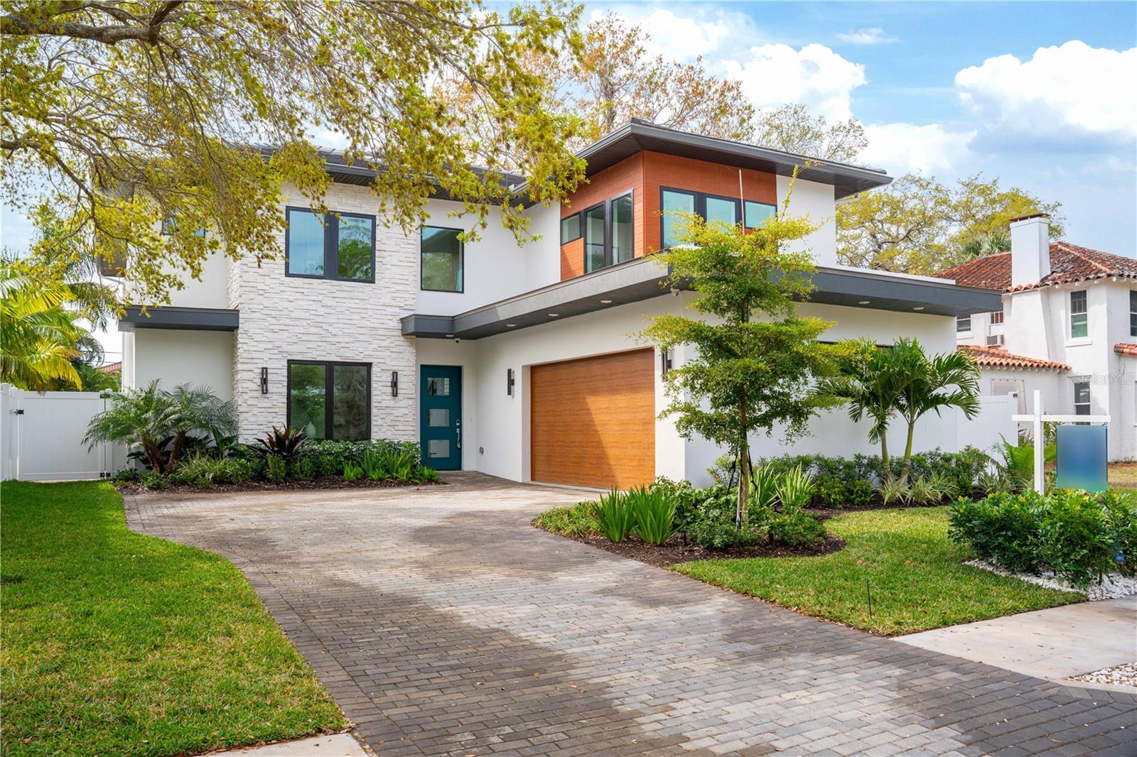 Listing photo id 63 for 1912 Wisteria Street