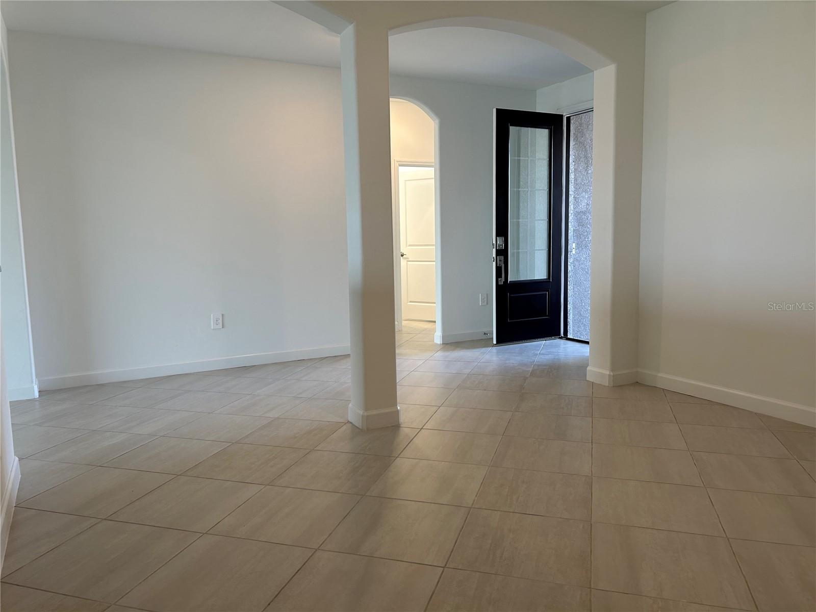 Image 4 of 35 For 15513 White Linen Drive