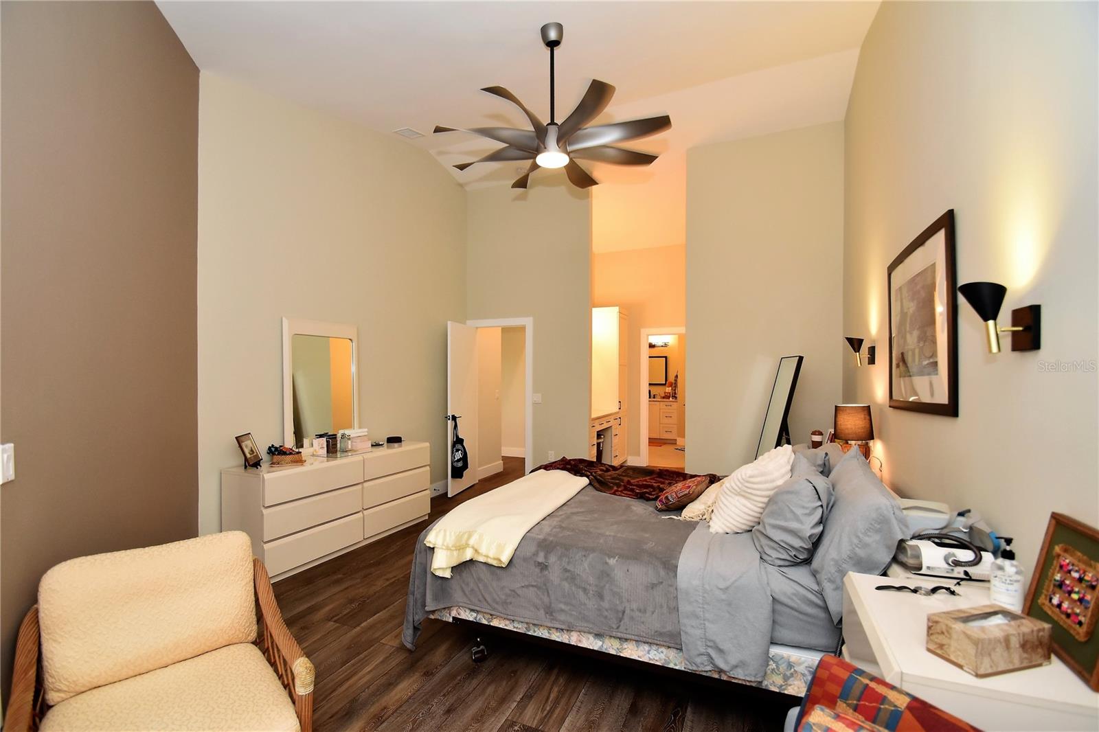 Image 19 of 24 For 1631 Starling Drive 204