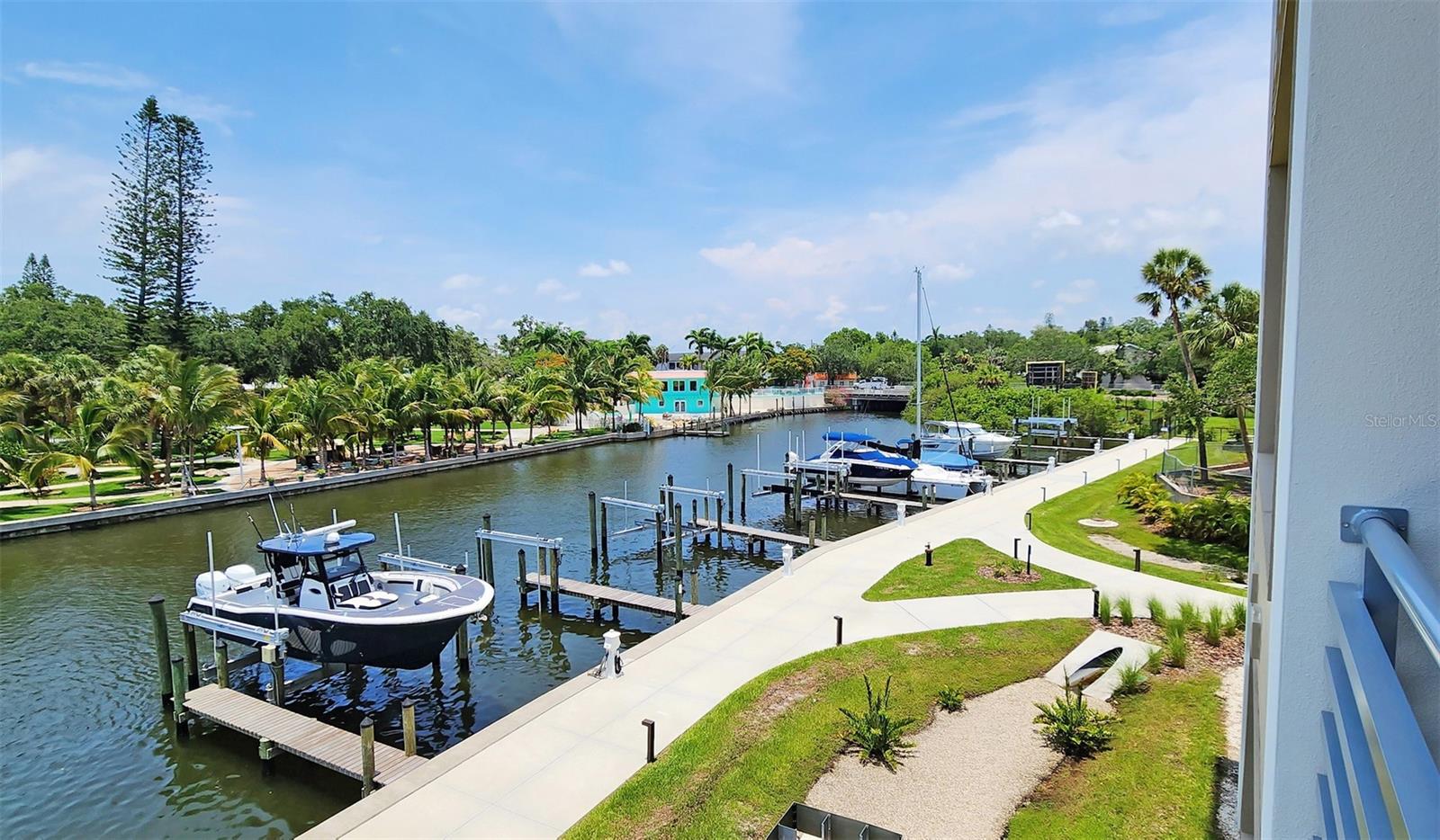 Listing photo id 28 for 1709 Tamiami Trail 323-324