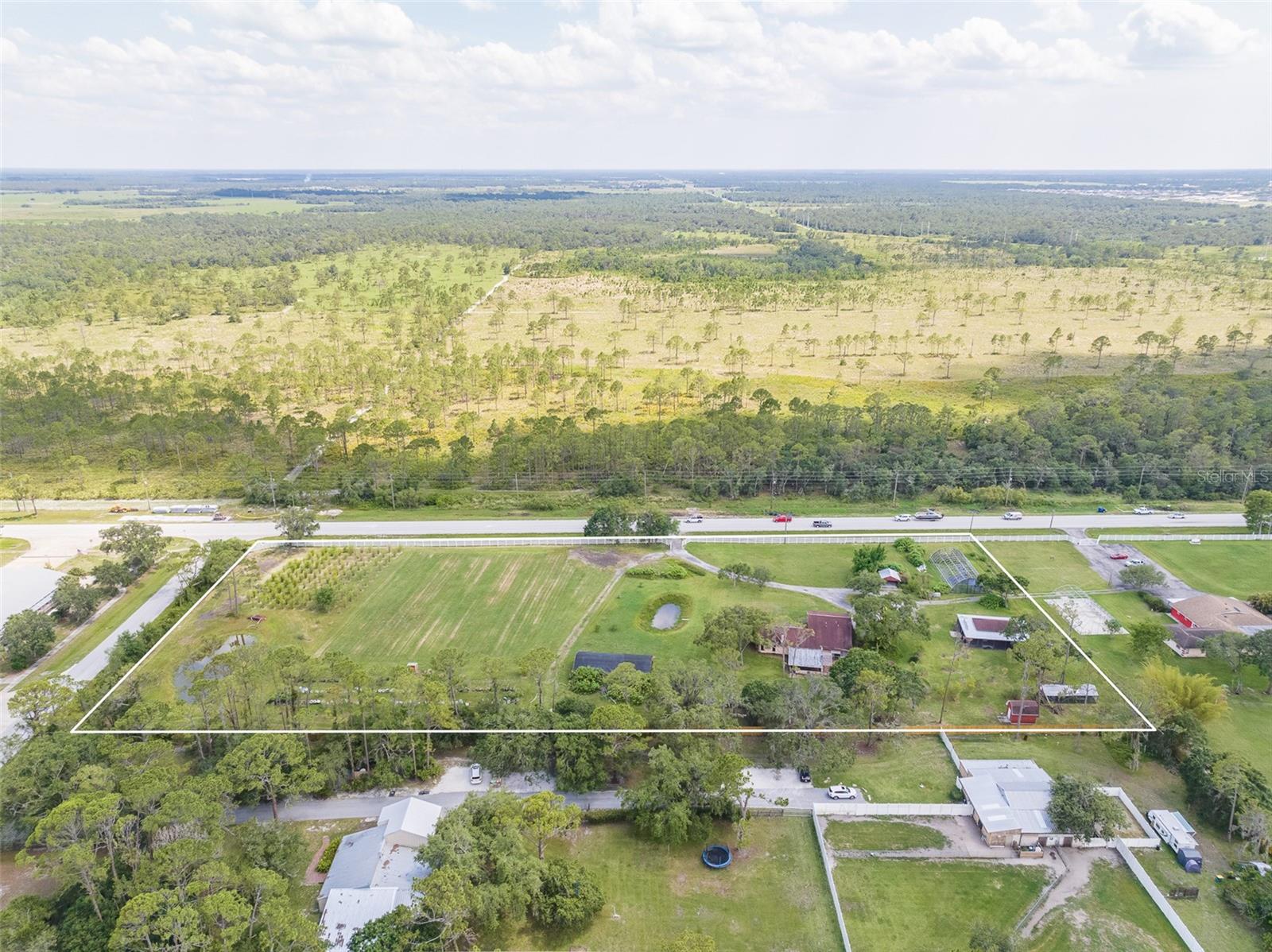 Listing photo id 3 for 10507 Fruitville Road