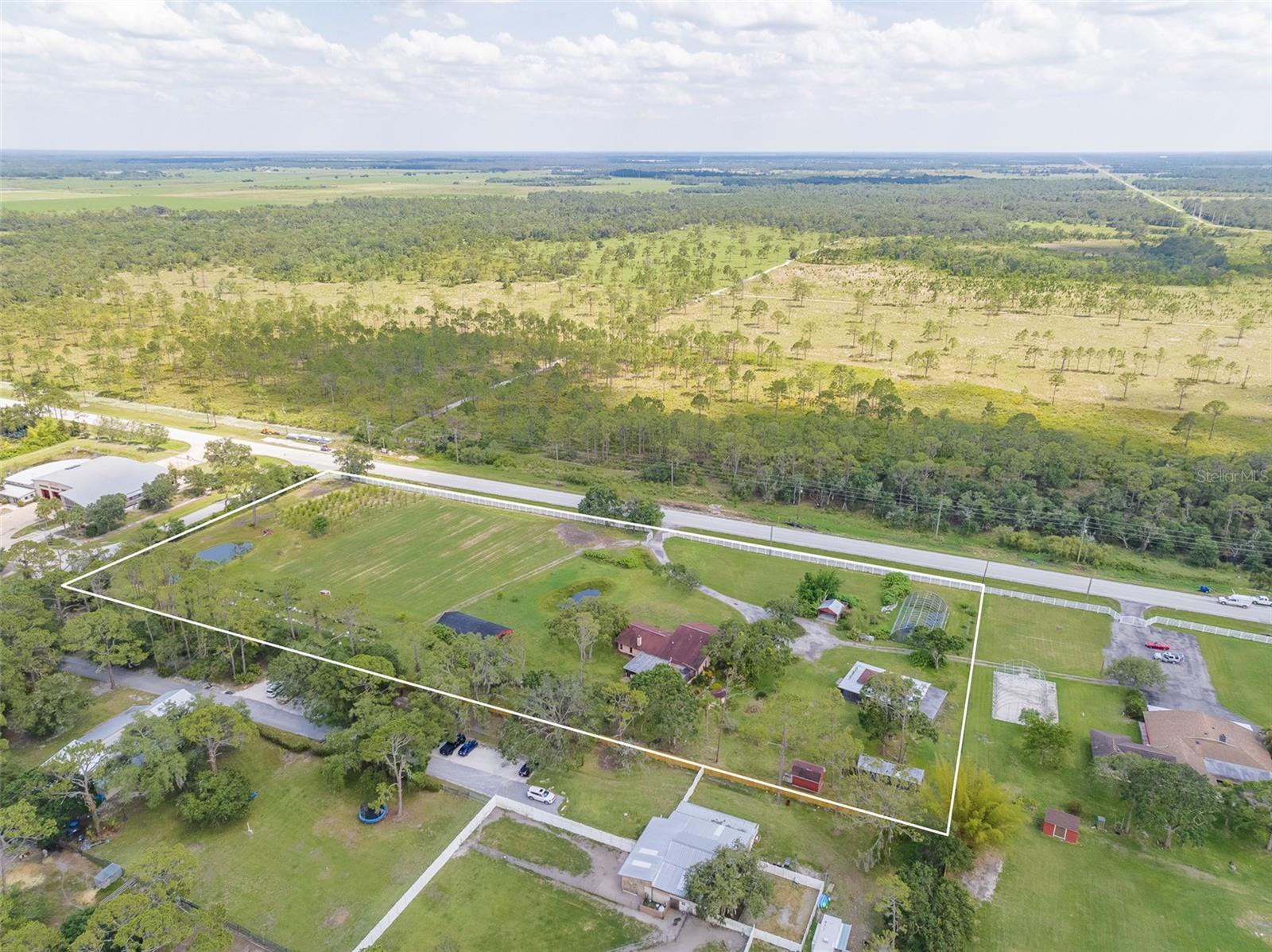 Listing photo id 4 for 10507 Fruitville Road