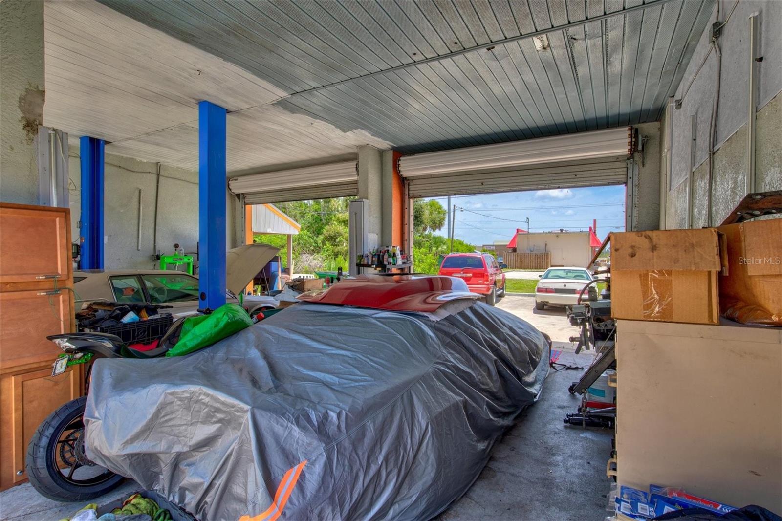 Listing photo id 11 for 15182 Dahlgren Avenue