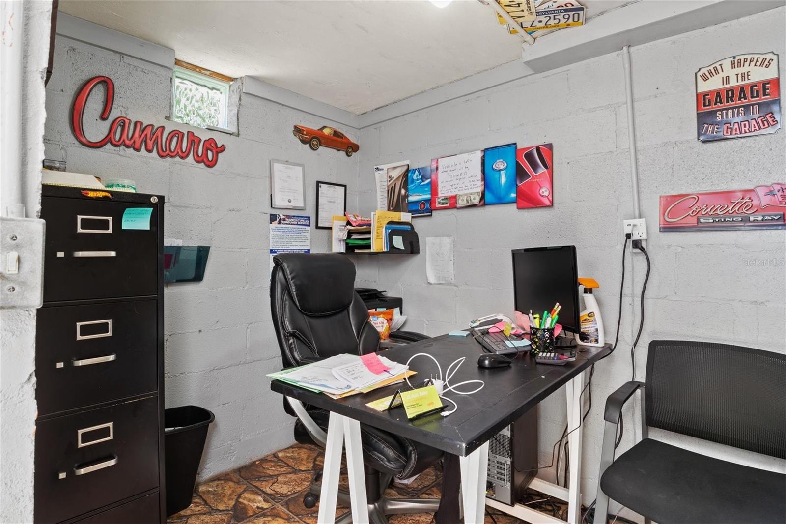 Listing photo id 14 for 15182 Dahlgren Avenue