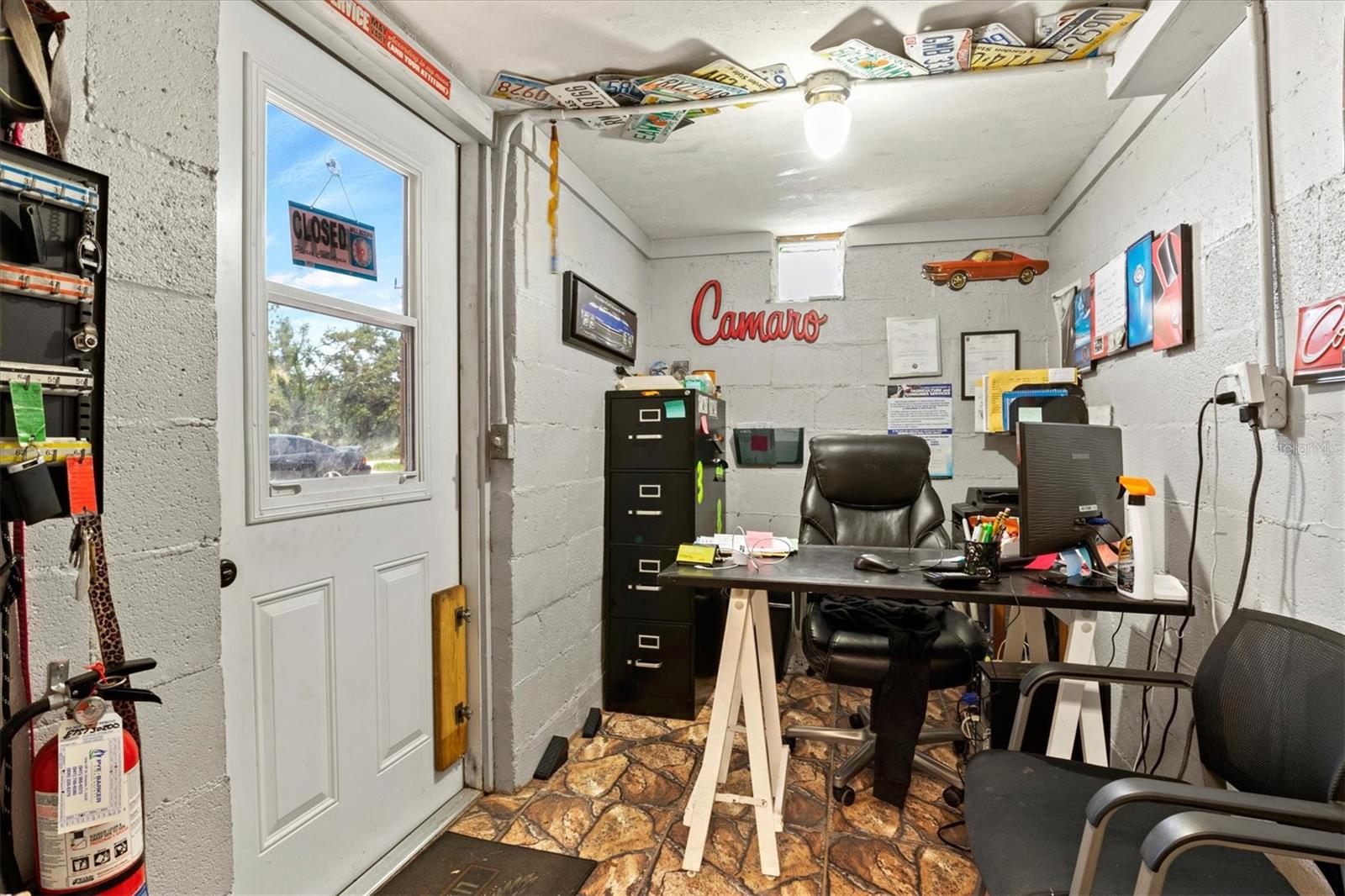 Listing photo id 17 for 15182 Dahlgren Avenue