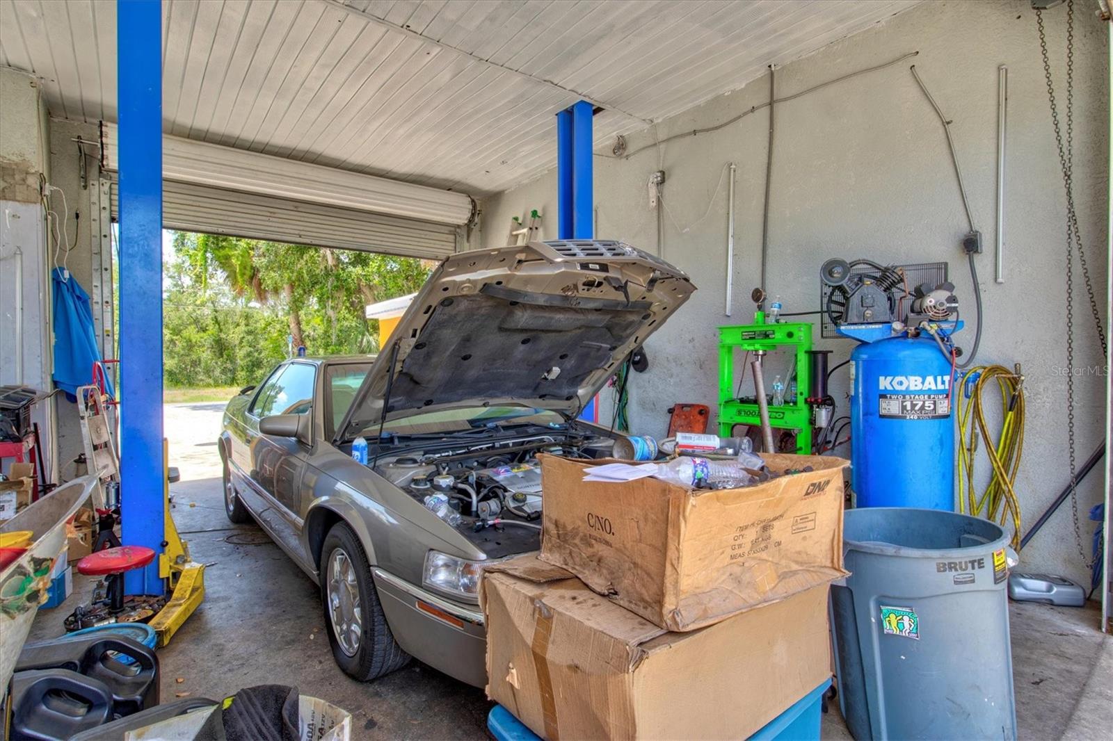 Listing photo id 20 for 15182 Dahlgren Avenue