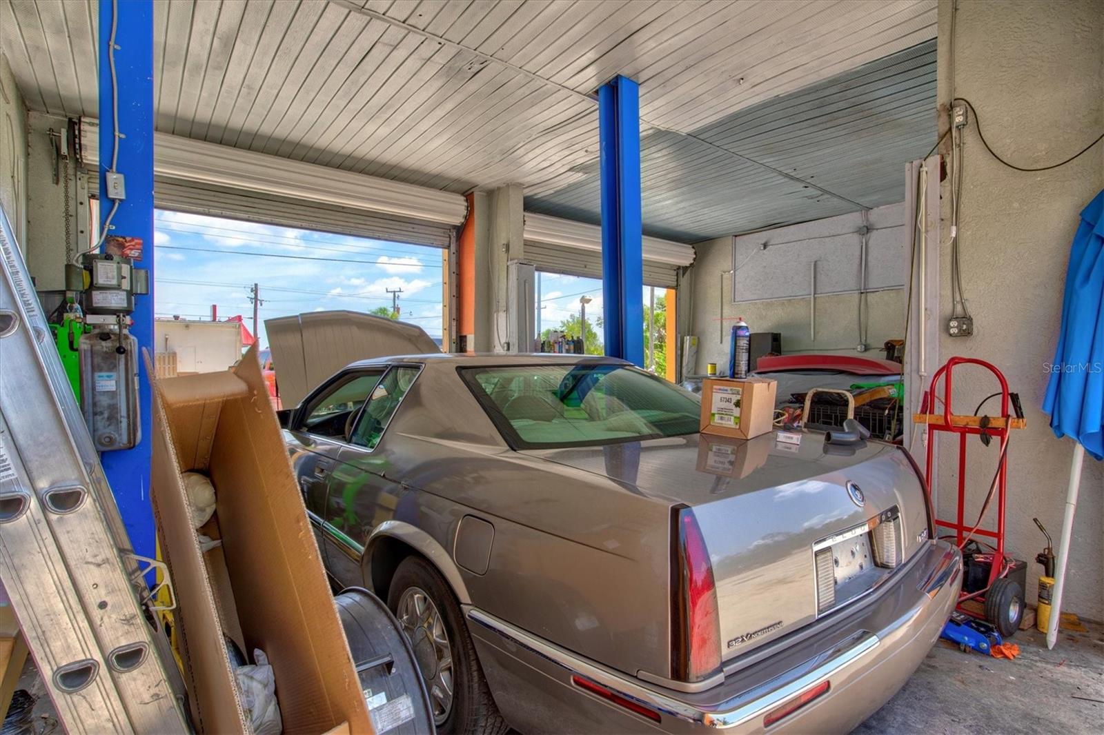 Listing photo id 21 for 15182 Dahlgren Avenue