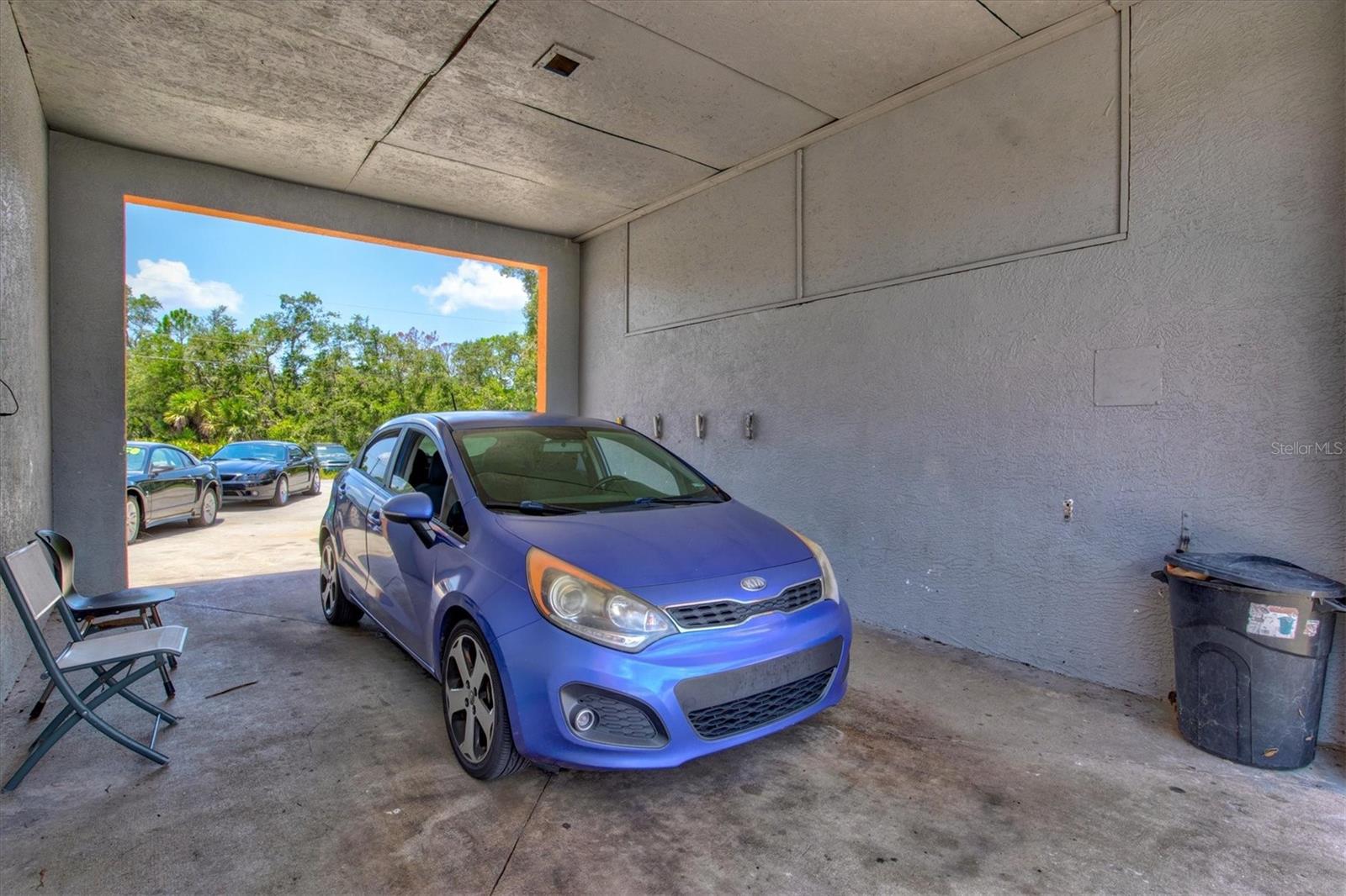 Listing photo id 26 for 15182 Dahlgren Avenue