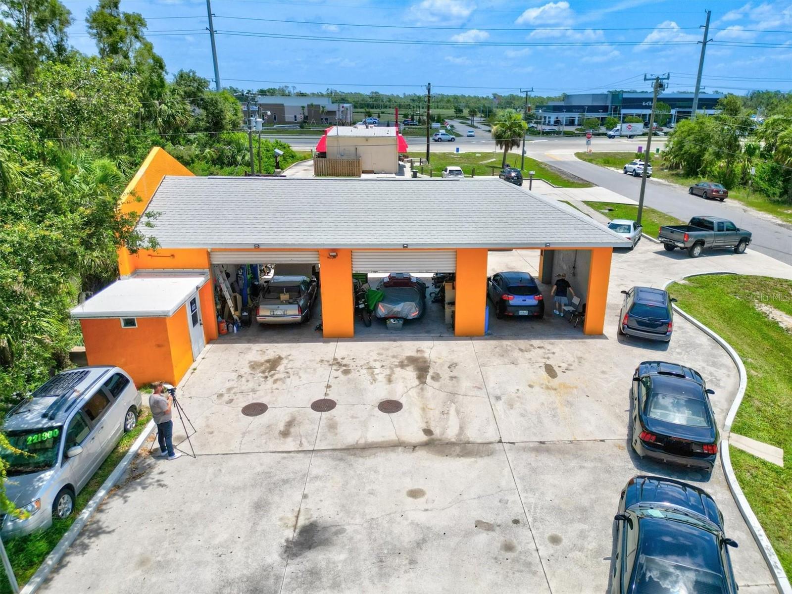 Listing photo id 33 for 15182 Dahlgren Avenue