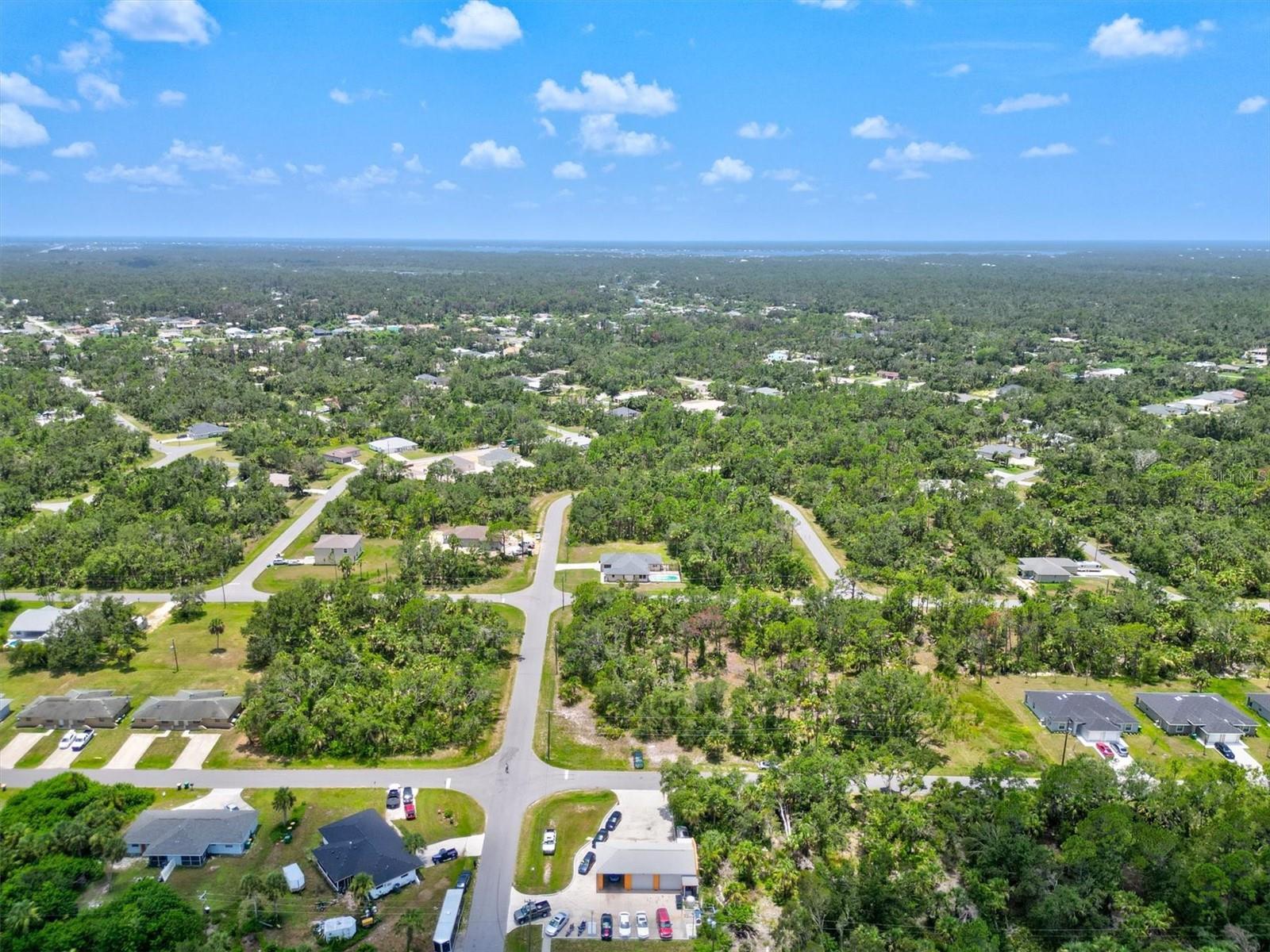 Listing photo id 52 for 15182 Dahlgren Avenue