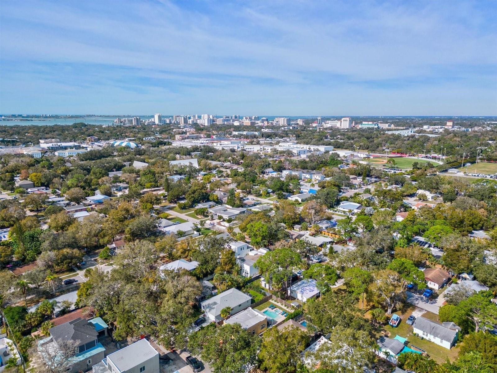 Listing photo id 59 for 2437 Floyd Street