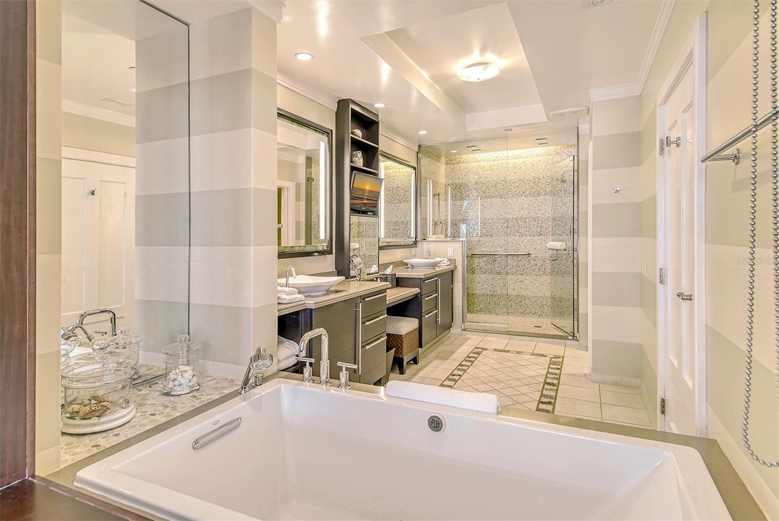 Image 17 of 53 For 915 Seaside Drive 405, Weeks