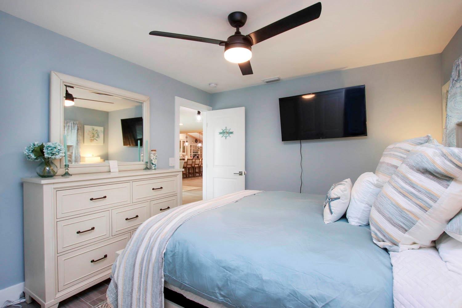 Image 11 of 100 For 3328 18th Avenue