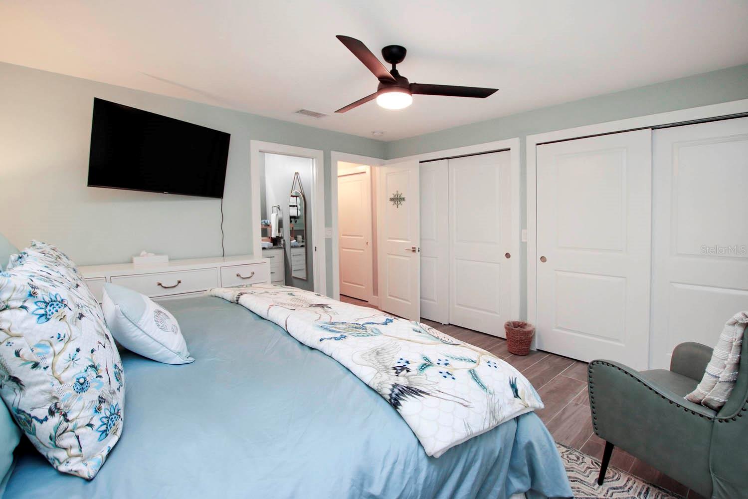 Image 19 of 100 For 3328 18th Avenue