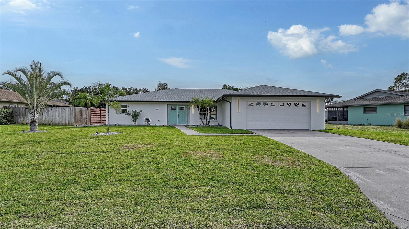 Listing photo id 1 for 3924 Helene Street