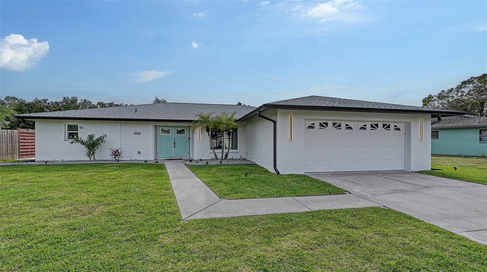 Listing photo id 2 for 3924 Helene Street