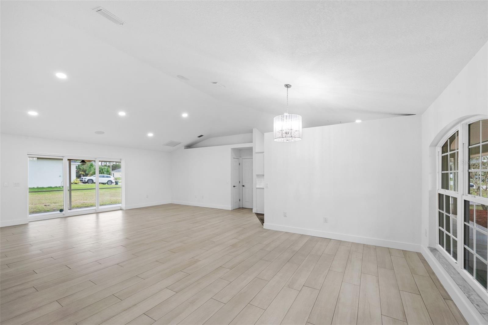 Image 21 of 75 For 4892 Crabapple Avenue