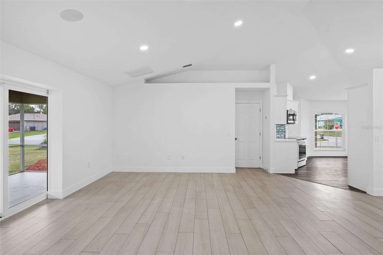 Image 22 of 75 For 4892 Crabapple Avenue