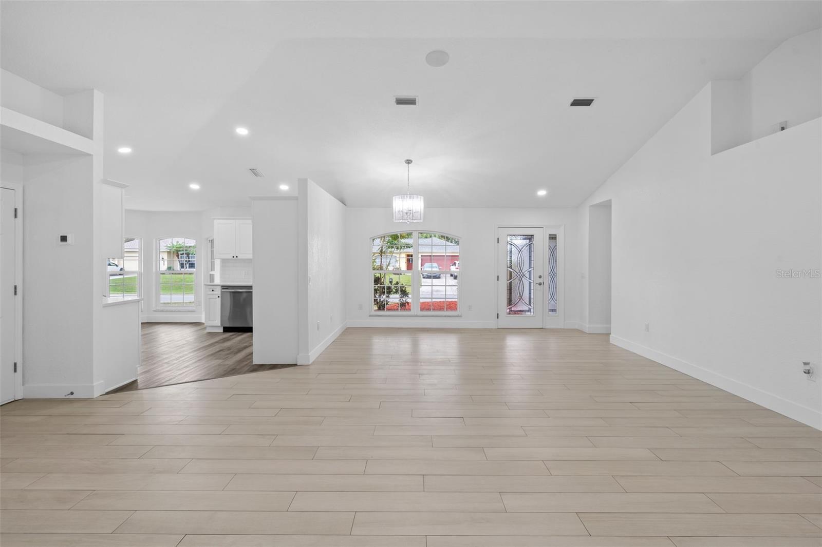 Image 25 of 75 For 4892 Crabapple Avenue