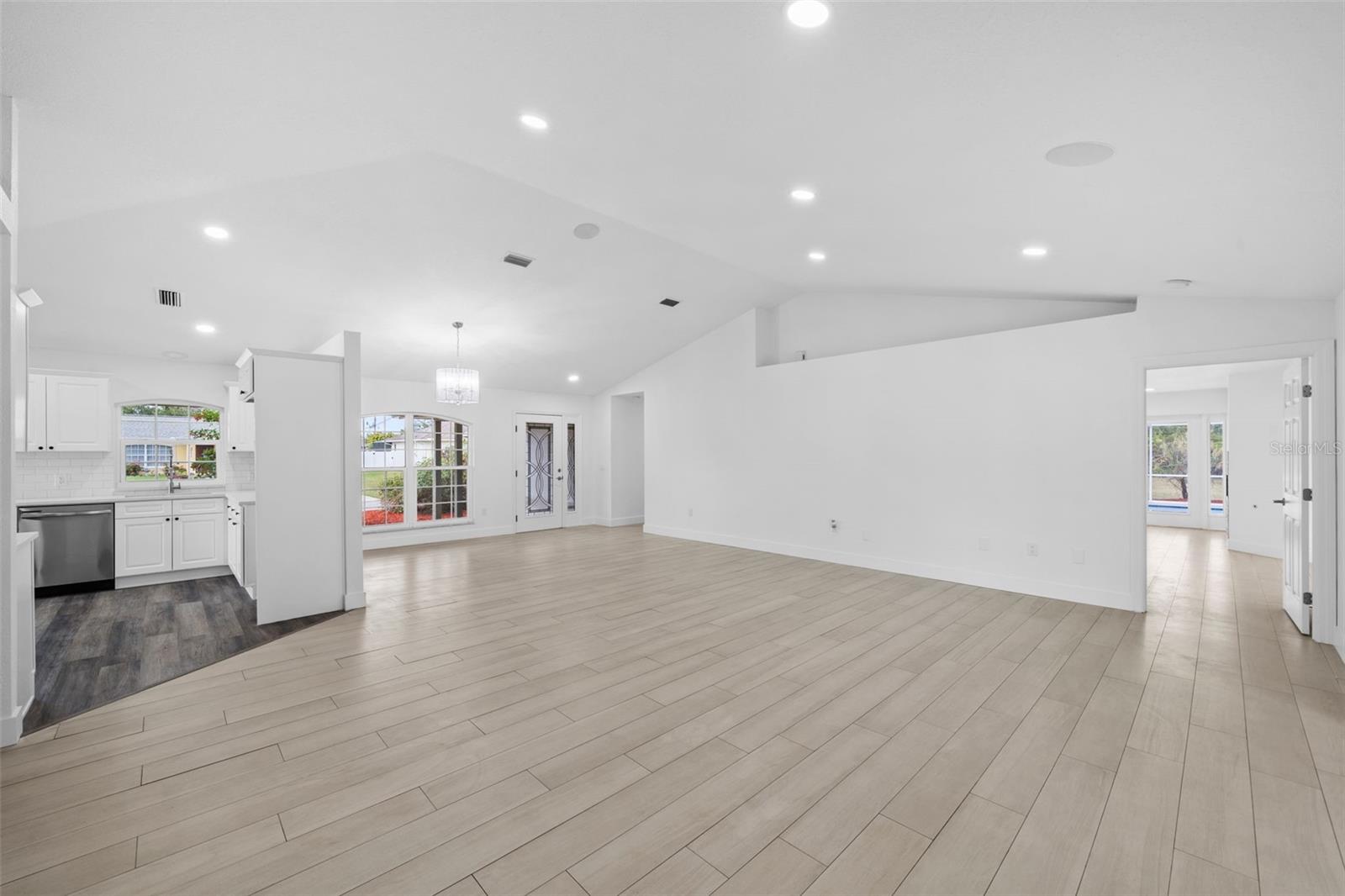 Image 26 of 75 For 4892 Crabapple Avenue