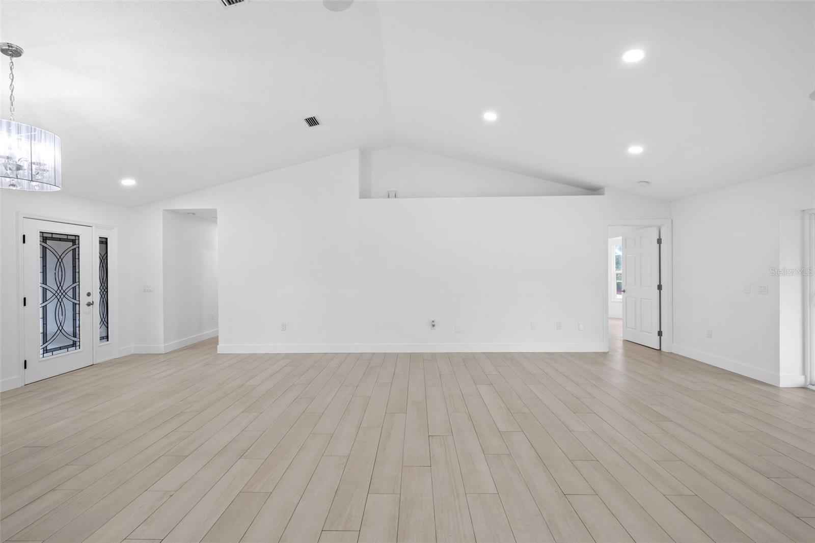 Image 28 of 75 For 4892 Crabapple Avenue