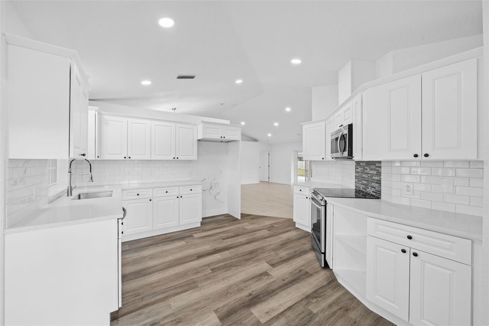 Image 33 of 75 For 4892 Crabapple Avenue