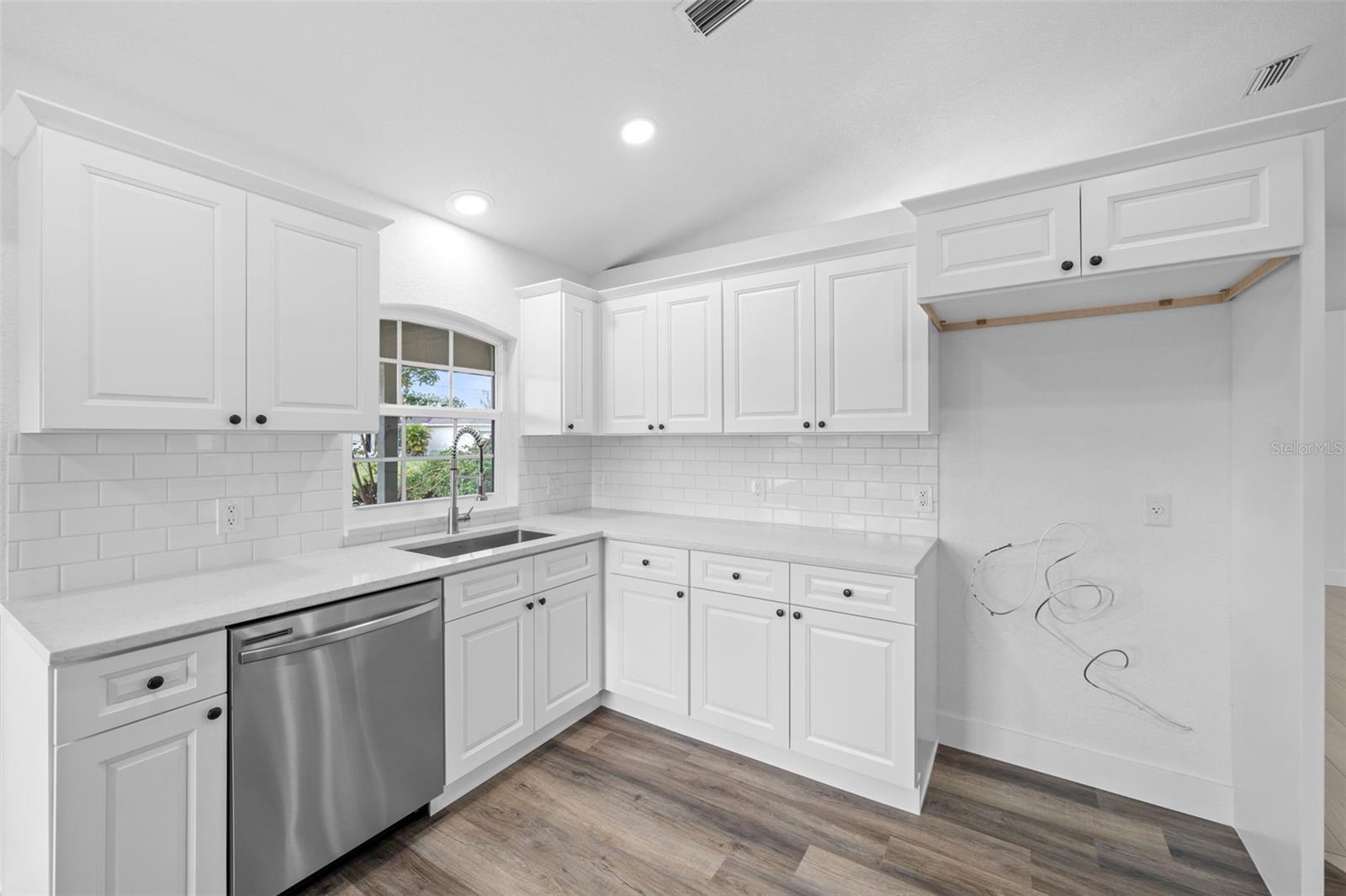 Image 34 of 75 For 4892 Crabapple Avenue