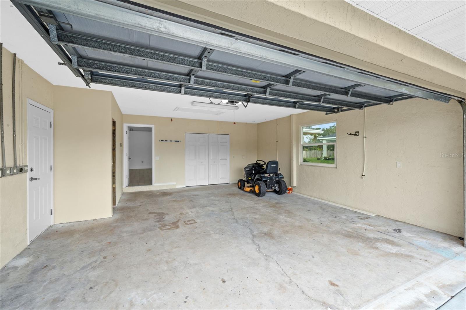 Image 36 of 75 For 4892 Crabapple Avenue