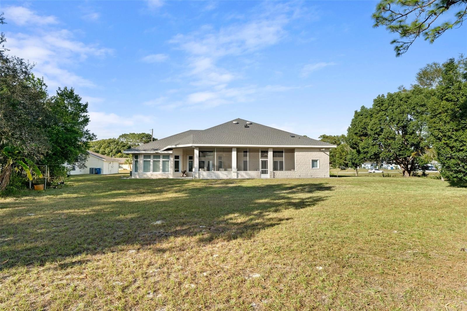 Listing photo id 54 for 10170 Loretto Street